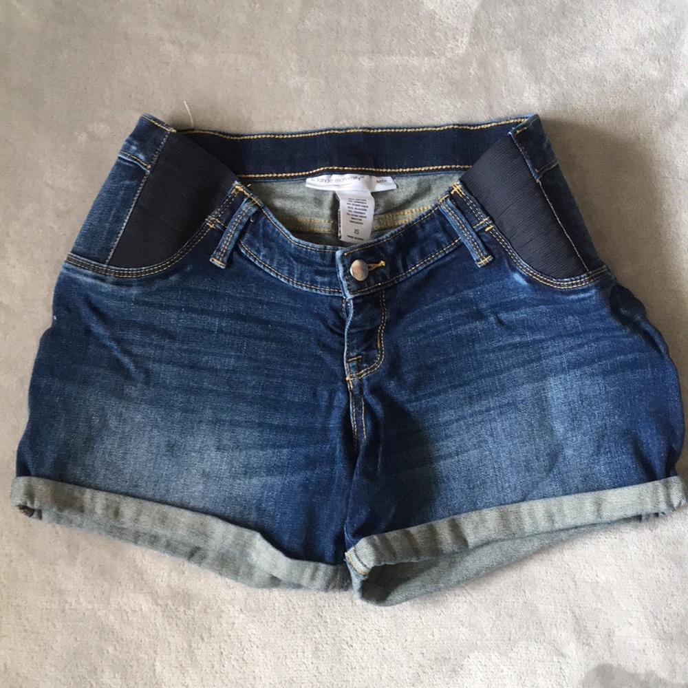 Liz Lange maternity shorts